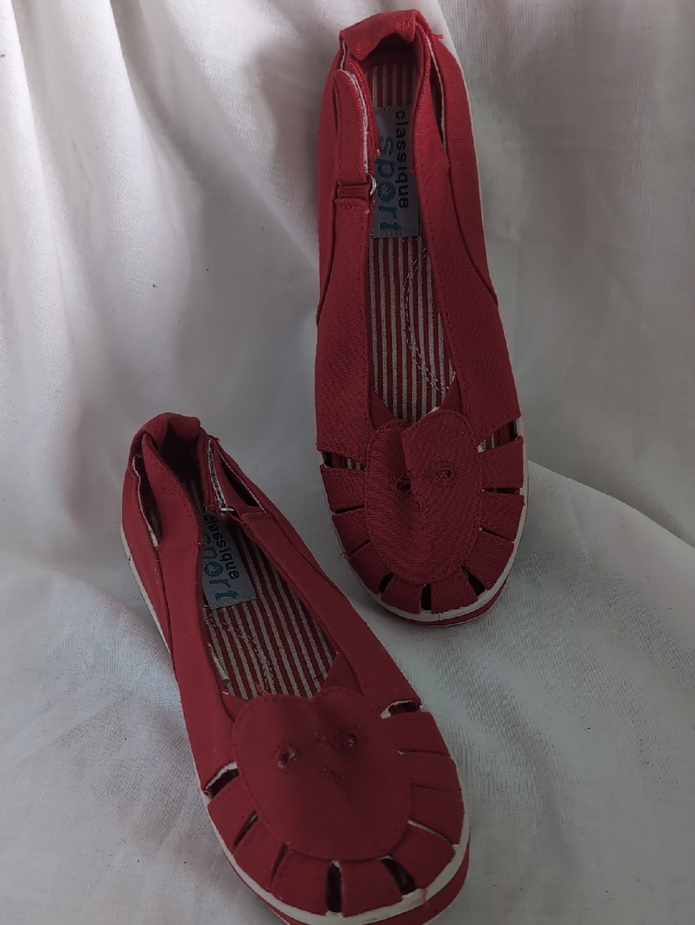 Casual Women's Red Slip-On Heart Accent Flats
